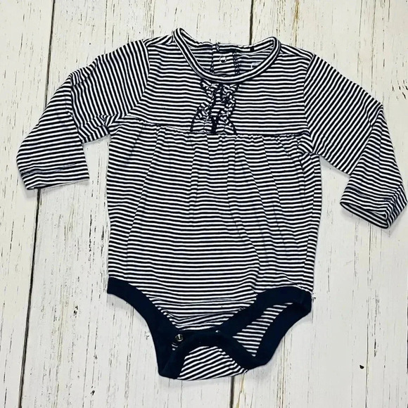 OLD NAVY 2 piece outfit- long sleeve striped onesie & jeans size 3-6 months - Picture 3 of 7